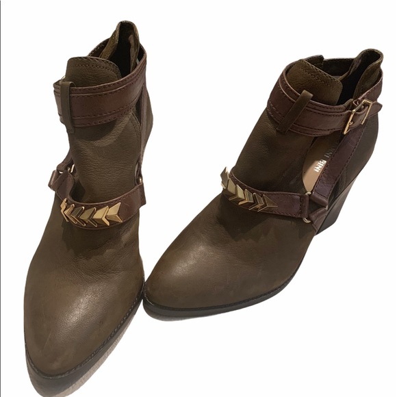 Gianni Bini Derryn Booties, Sz 10 - Picture 6 of 10